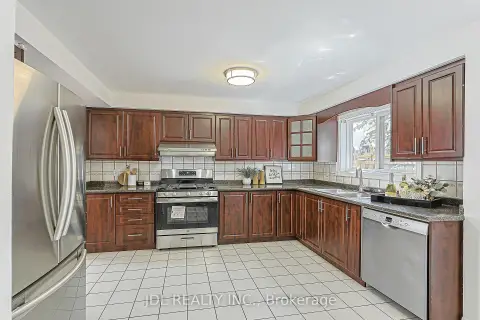 Mississauga Hurontario community 676 Ceremonial Dr For Sale
