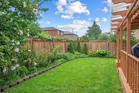 Mississauga Fairview community 3501 Copernicus Dr For Sale