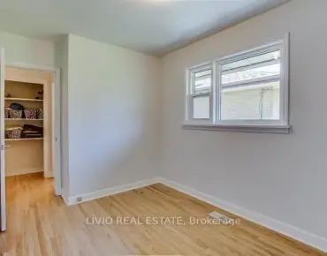 
40 Barford Rd Rexdale-Kipling - 3 beds 2 baths 2 parking space(s) listed at $750000