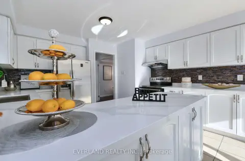 Mississauga Central Erin Mills community 5386 Middlebury Dr N For Sale