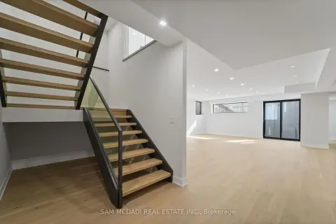 Mississauga Clarkson community 362 Meadow Wood Ln For Sale