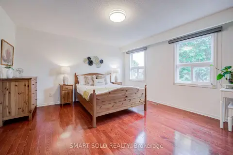 Mississauga Creditview community 857 Messenger Meadow Dr For Sale