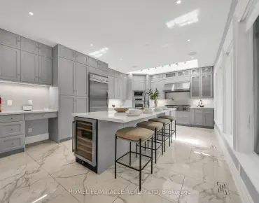 271 Oakhill Rd Mineola - 5 beds 5 baths 2 parking space(s) listed at $3297000