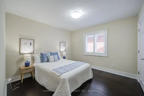 Mississauga Hurontario community 4478 Centretown Way For Sale