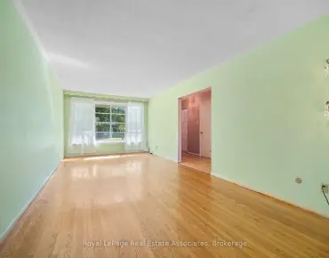 589 Tedwyn Dr Cooksville - 4 睡房 2 卫生间 车位叫价679000加元