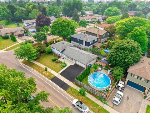 Mississauga Sheridan community 2673 Thorn Lodge Dr For Sale