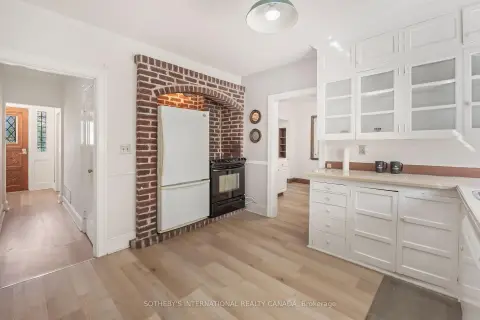 Mississauga Mineola community 1462 Hurontario St For Sale