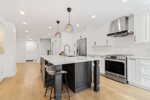 Mississauga Erin Mills community 5576 Middlebury Dr For Sale
