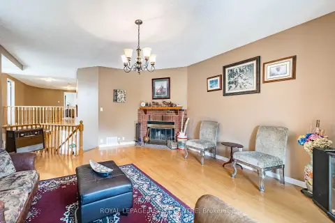 Mississauga Erin Mills community 3211 Dovetail Mews For Sale