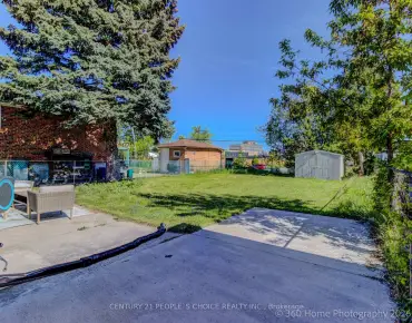 
37 Bentworth Ave Yorkdale-Glen Park - 3 beds 3 baths  parking space(s) listed at $1374990