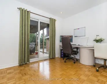 32 Pine Ave N Port Credit - 2 beds 2 baths 1 parking space(s) listed at $1199000