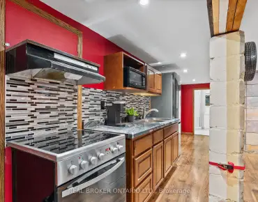5 Acorn Ave Islington-City Centre West - 2 beds 2 baths 1 parking space(s) listed at $999900