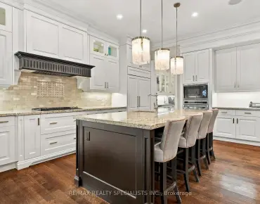 
53 Cumberland Dr Port Credit - 4 beds 5 baths 2 parking space(s) listed at $3399999