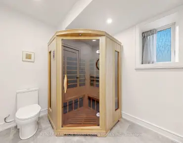 7 Greenbrook Dr Beechborough-Greenbrook - 4 睡房 4 卫生间  车位叫价1749000加元