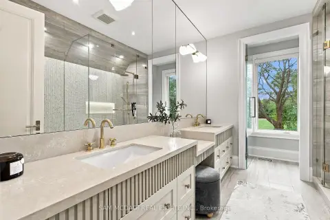 Mississauga Clarkson community 902 Parkland Ave For Sale