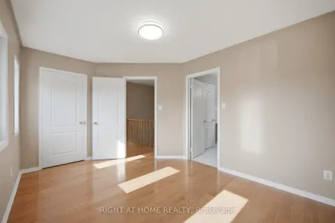 Mississauga East Credit community 975 Mantle Cres For Sale