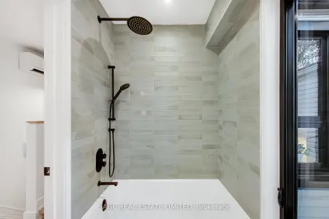 多伦多 South Parkdale 社区 62 Elm Grove Ave 镇屋 出售