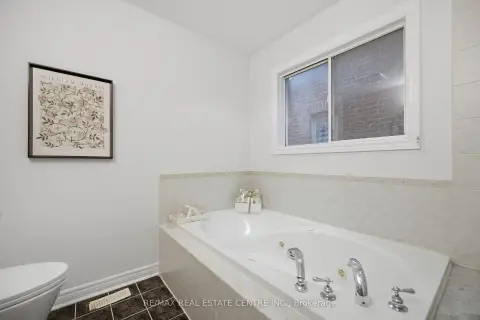 Mississauga Churchill Meadows community 4804 Glasshill Grve For Sale