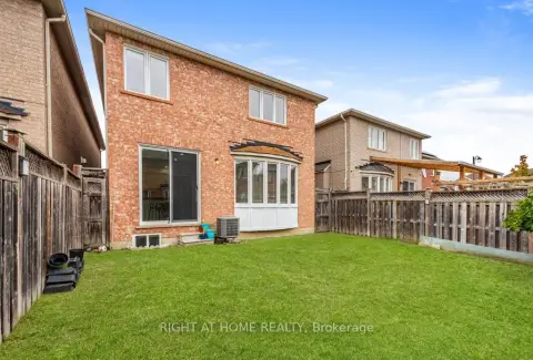 Mississauga Meadowvale Village community 7276 Golden Meadow Crt For Sale