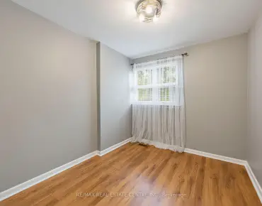 2475 Brookhurst Rd Clarkson - 3 睡房 2 卫生间  车位叫价825000加元