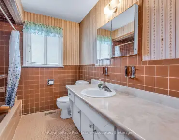 
59 Stapleton Dr Kingsview Village-The Westway - 3 beds 1 baths 1 parking space(s) listed at $898800