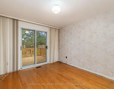 
7 Mancroft Cres West Humber-Clairville - 3 beds 2 baths 1 parking space(s) listed at $749000