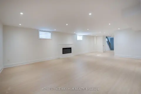 多伦多 Long Branch 社区 53 Fairfield Ave 半独立房 出售